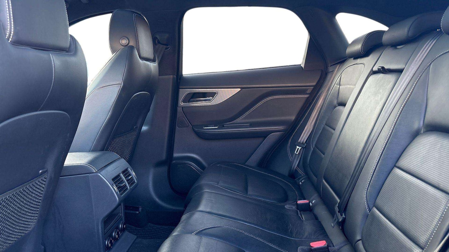 Used Jaguar F-Pace 2019 for sale - 76774331: Photo 4