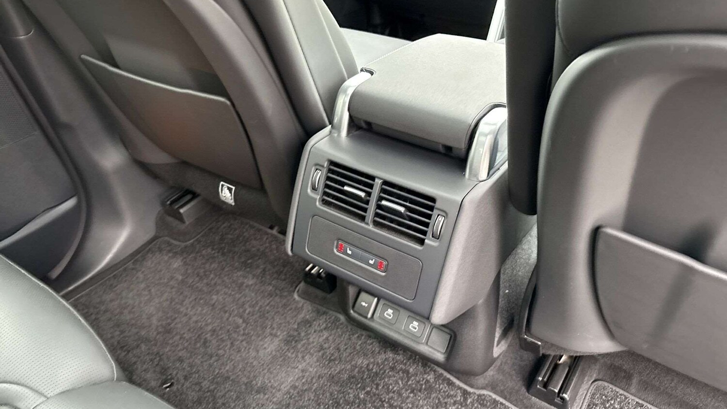 Used Land Rover Discovery 2024 for sale - 76170008: Photo 18