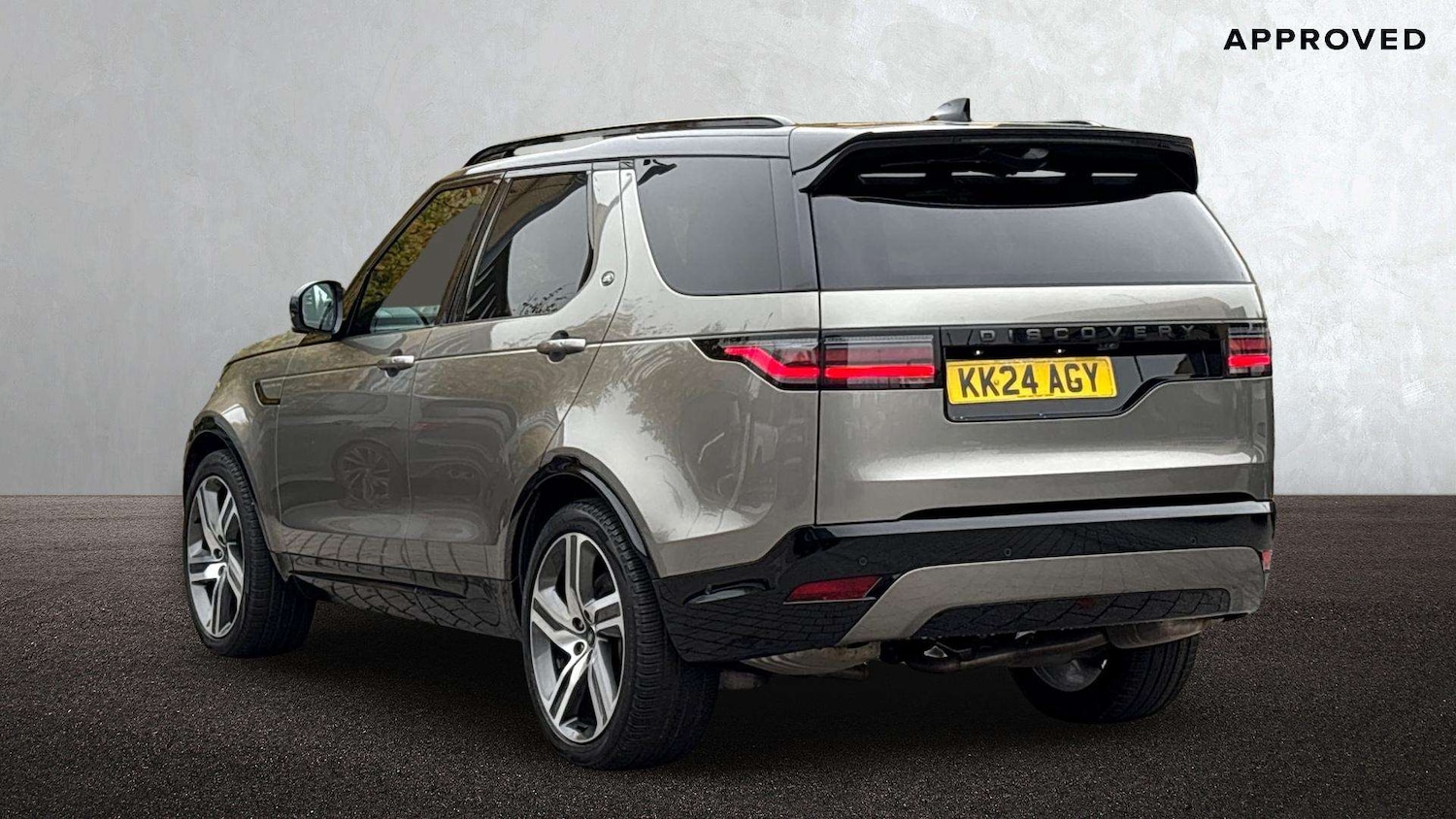 Used Land Rover Discovery 2024 for sale - 76170008: Photo 2