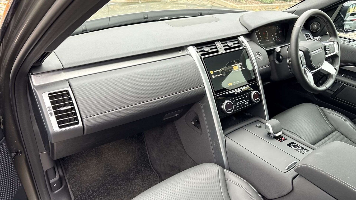 Used Land Rover Discovery 2024 for sale - 76170008: Photo 33