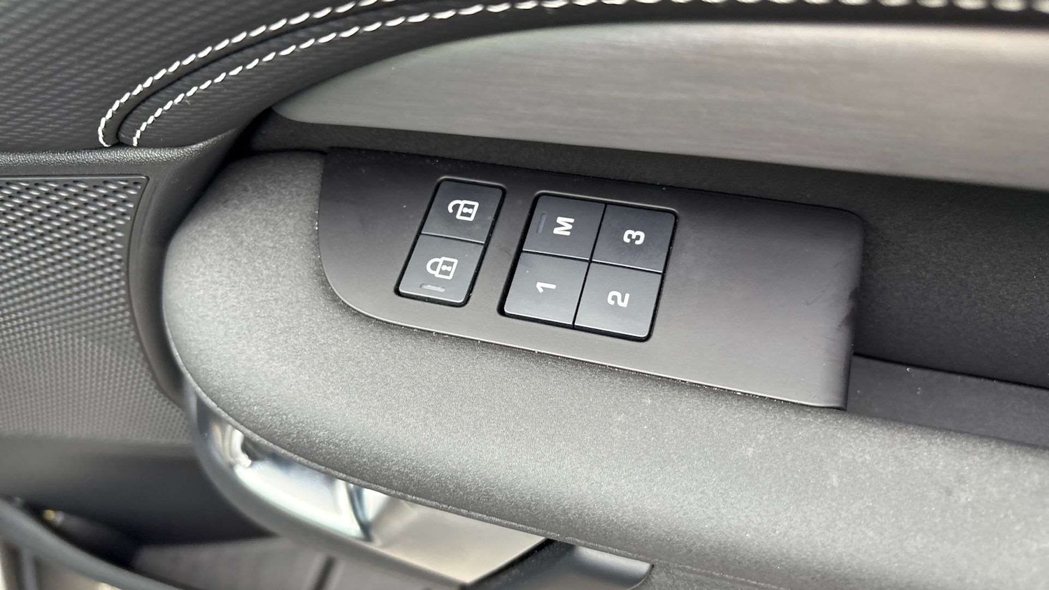 Used Land Rover Discovery 2024 for sale - 76170008: Photo 34