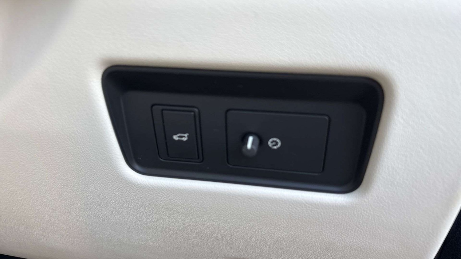 Used Jaguar F-Pace 2024 for sale - 76842832: Photo 32