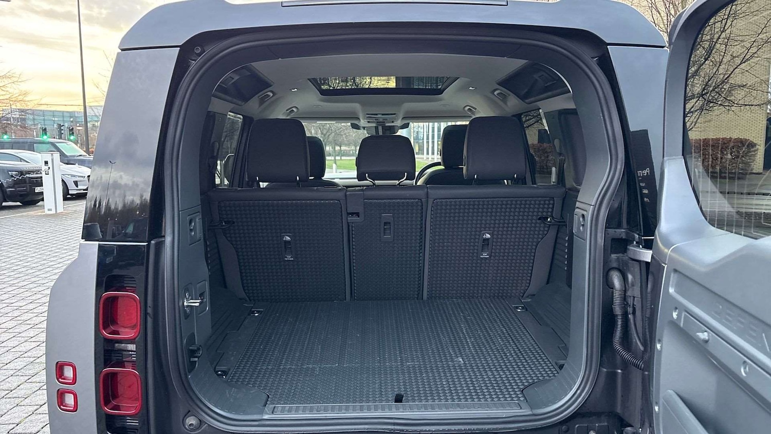 Used Land Rover Defender 2024 for sale - 76718265: Photo 10