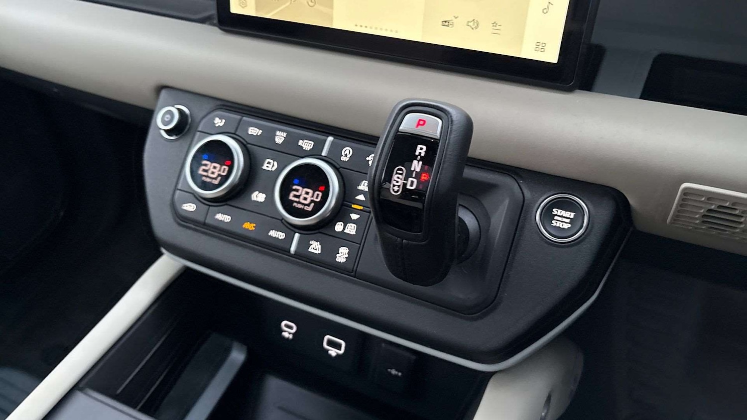 Used Land Rover Defender 2024 for sale - 76718265: Photo 13