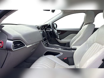 Used Jaguar F-Pace 2017 for sale - 76746067: Photo