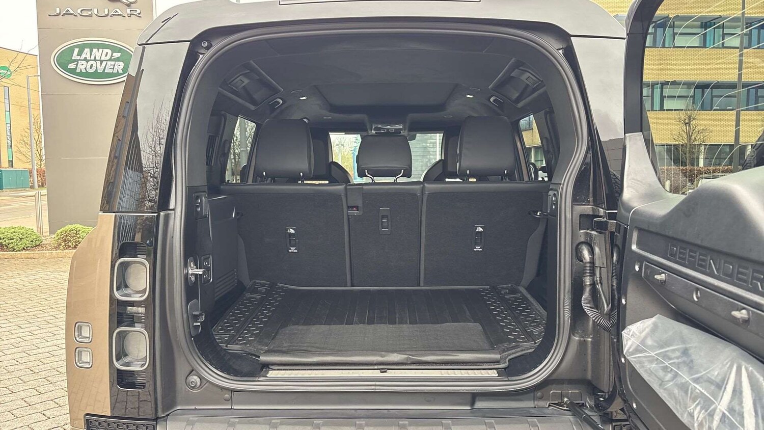 Used Land Rover Defender 2025 for sale - 77972748: Photo 10