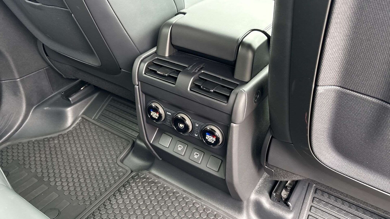 Used Land Rover Defender 2025 for sale - 77972748: Photo 18