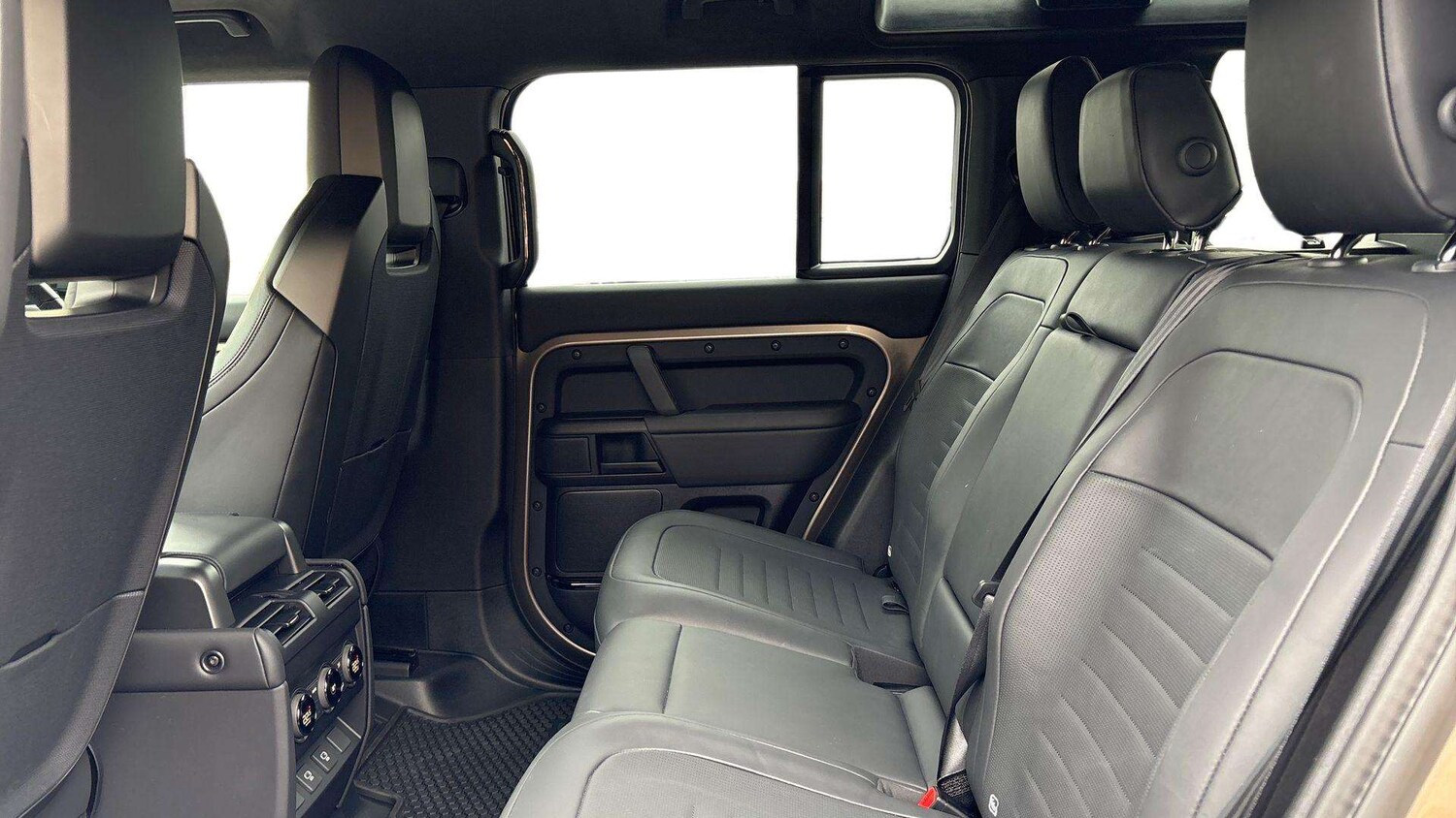 Used Land Rover Defender 2025 for sale - 77972748: Photo 4