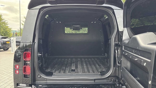 Used Land Rover Defender 90 2023 for sale - 75672870: Photo 10