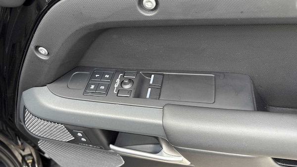Used Land Rover Defender 90 2023 for sale - 75672870: Photo 25