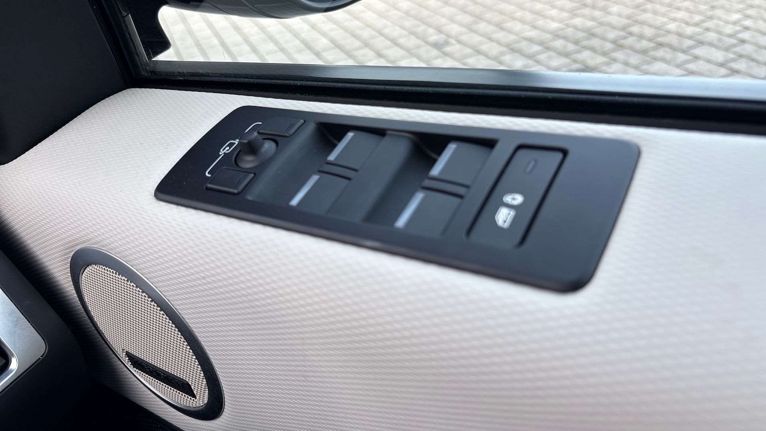 Used Land Rover Discovery 2023 for sale - 77589072: Photo 25