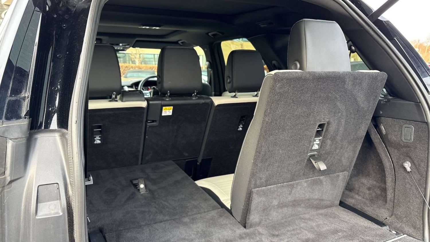 Used Land Rover Discovery 2023 for sale - 77589072: Photo 32