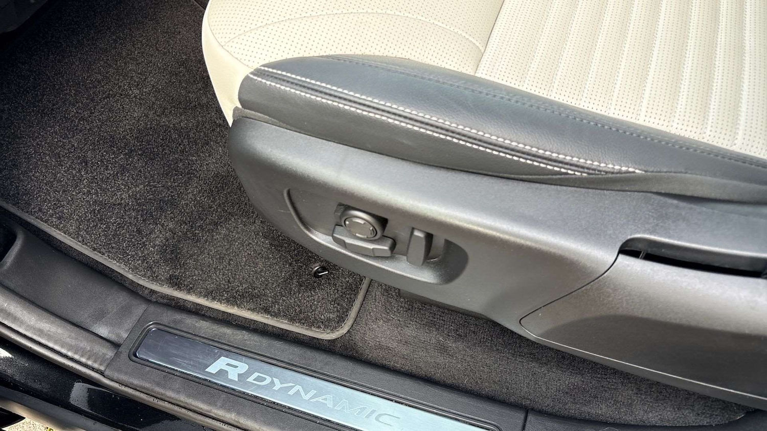 Used Land Rover Discovery 2023 for sale - 77589072: Photo 33