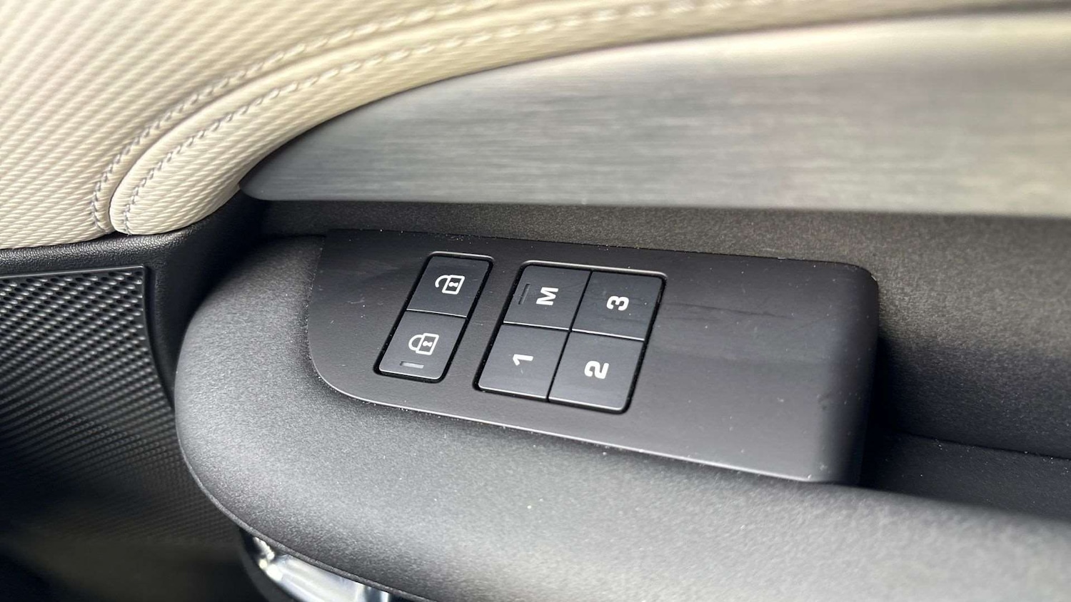 Used Land Rover Discovery 2023 for sale - 77589072: Photo 35