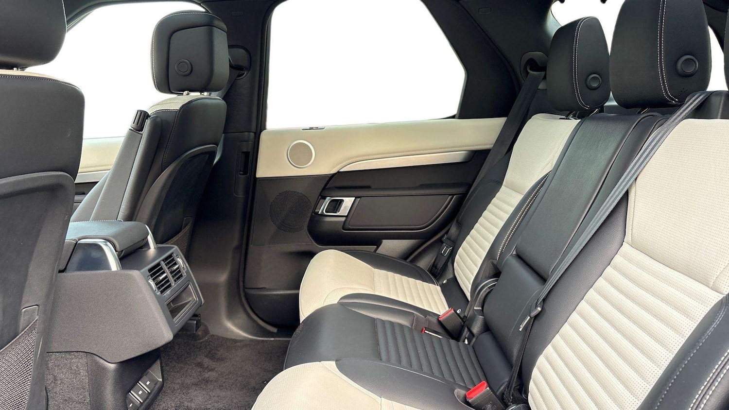 Used Land Rover Discovery 2023 for sale - 77589072: Photo 4