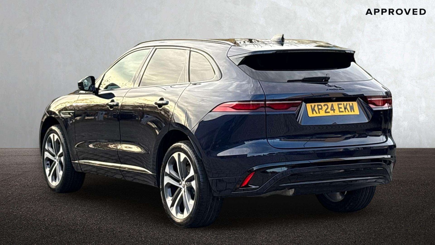 Used Jaguar F-Pace 2024 for sale - 76362549: Photo 2