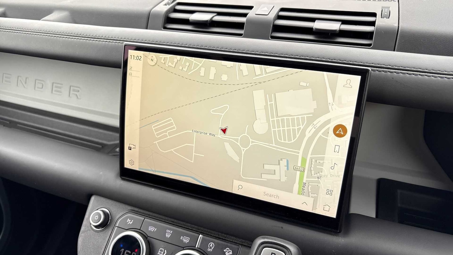 Used Land Rover Defender 2023 for sale - 76610712: Photo 11