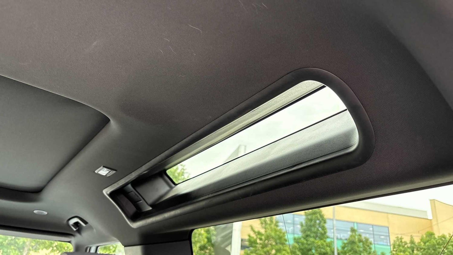 Used Land Rover Defender 2023 for sale - 76610712: Photo 32