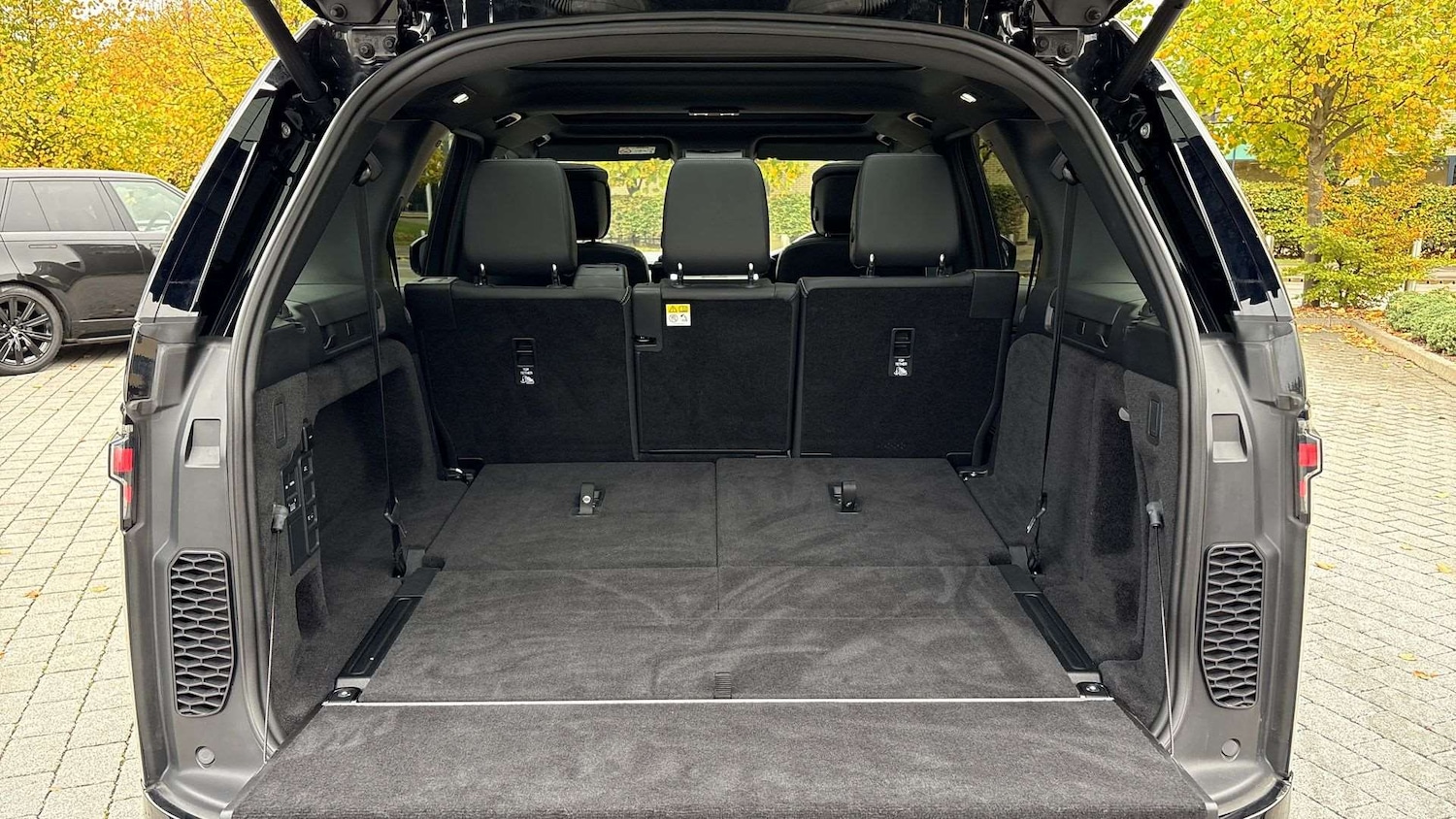 Used Land Rover Discovery 2024 for sale - 76045145: Photo 10