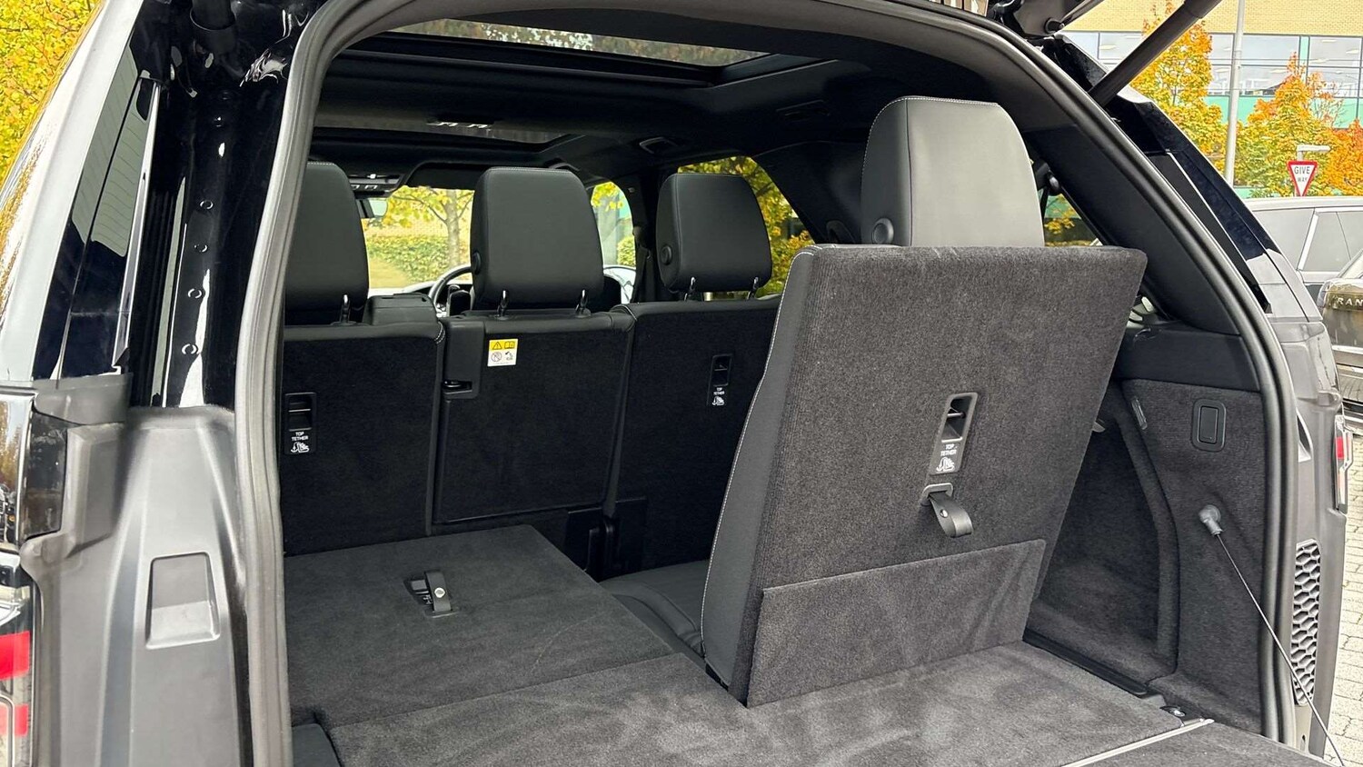 Used Land Rover Discovery 2024 for sale - 76045145: Photo 32