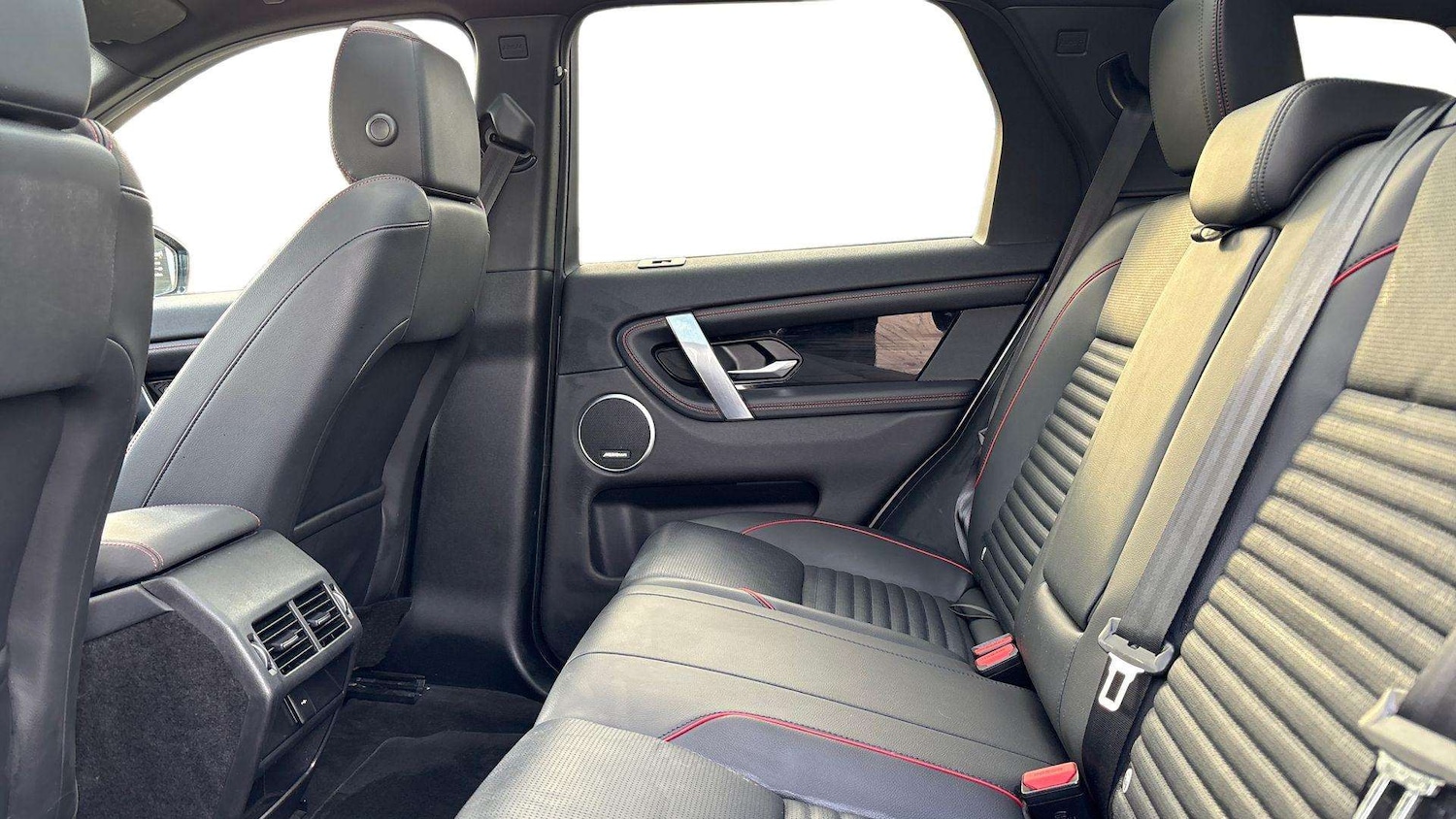 Used Land Rover Discovery Sport 2022 for sale - 76761108: Photo 4