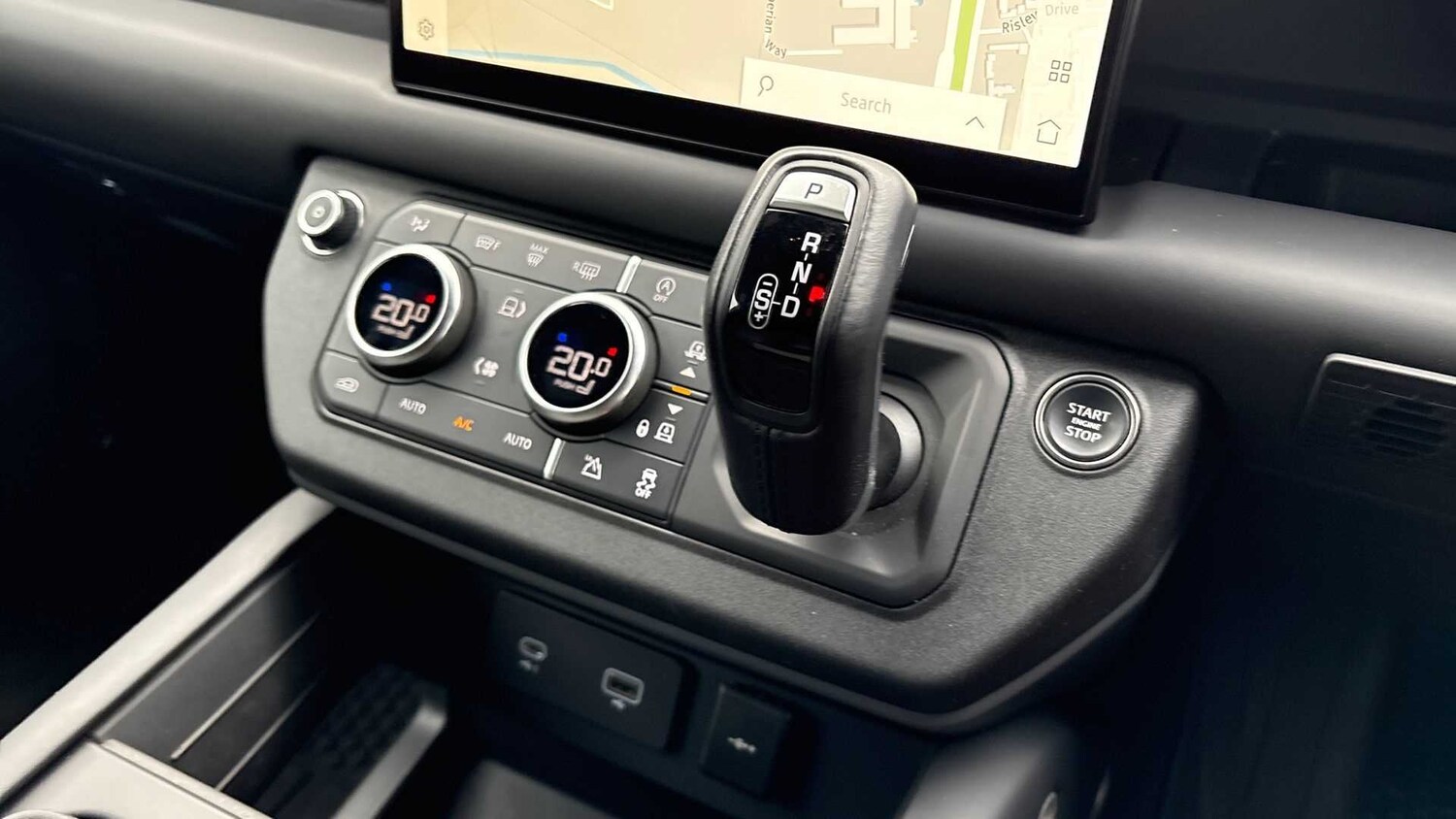 Used Land Rover Defender 2023 for sale - 76610497: Photo 13