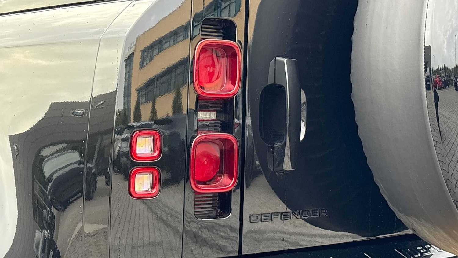 Used Land Rover Defender 2023 for sale - 76610497: Photo 19