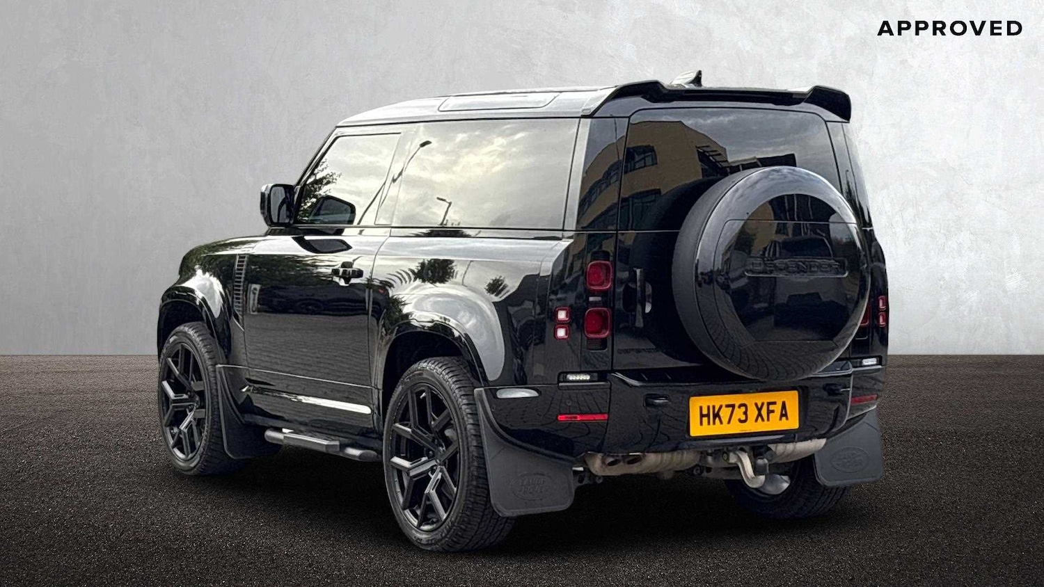 Used Land Rover Defender 2023 for sale - 76610497: Photo 2