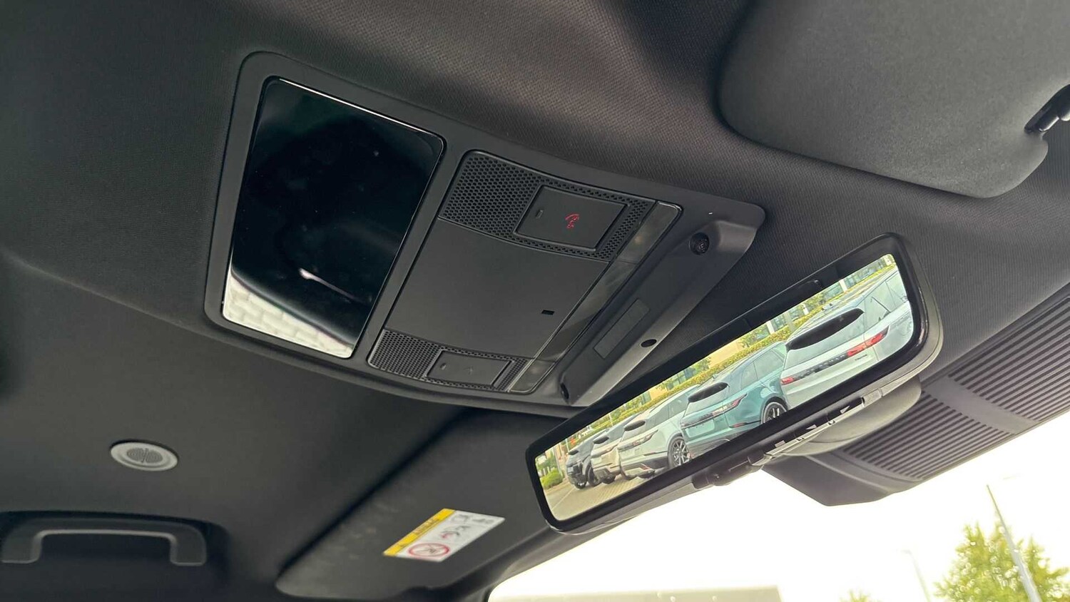 Used Land Rover Defender 2023 for sale - 76610497: Photo 23