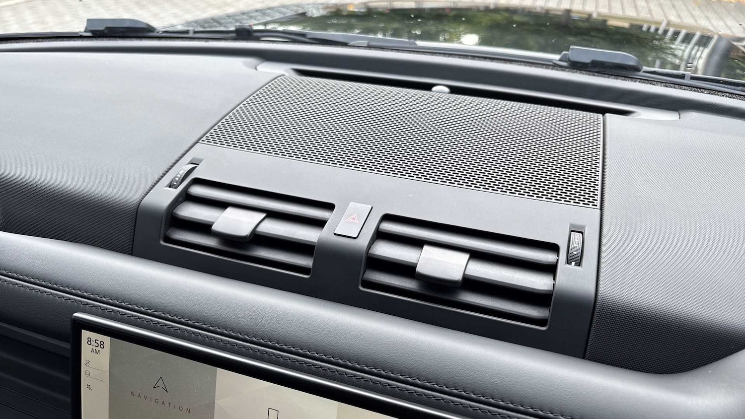 Used Land Rover Defender 2023 for sale - 76610497: Photo 30