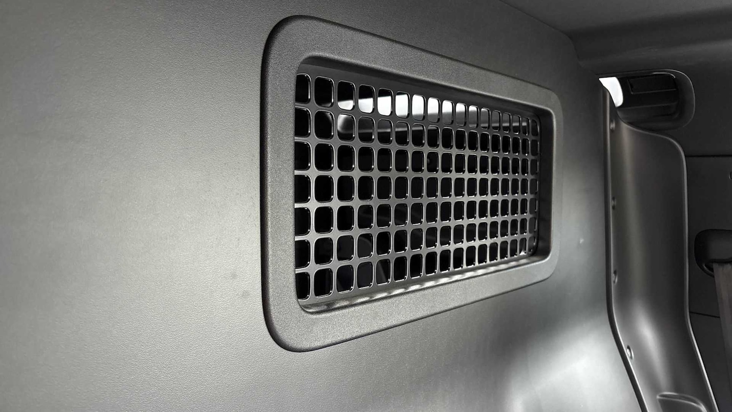 Used Land Rover Defender 2023 for sale - 76610497: Photo 35