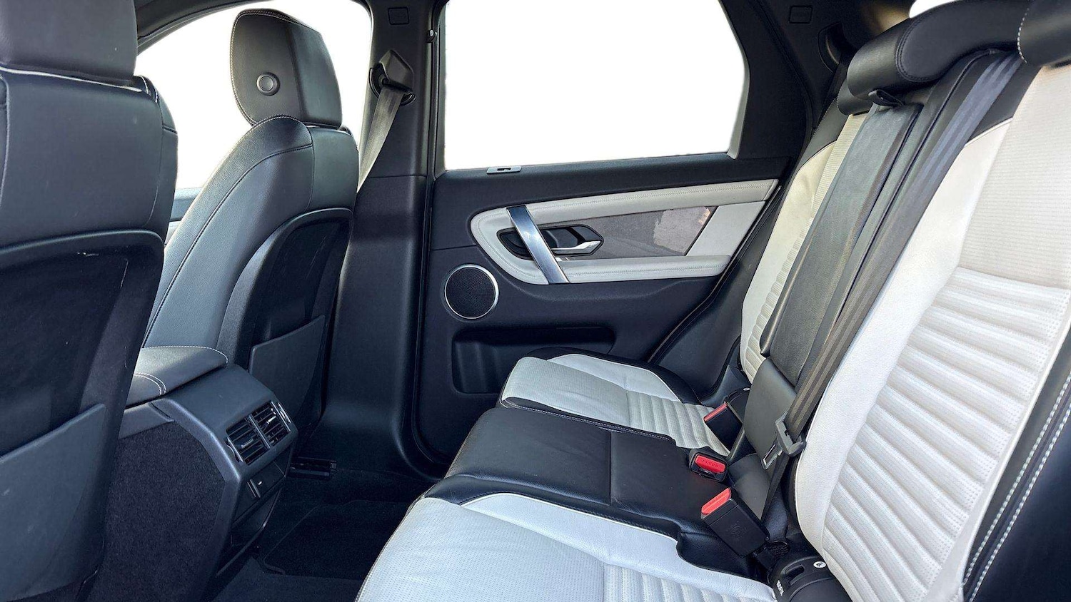 Used Land Rover Discovery Sport 2021 for sale - 76718301: Photo 4