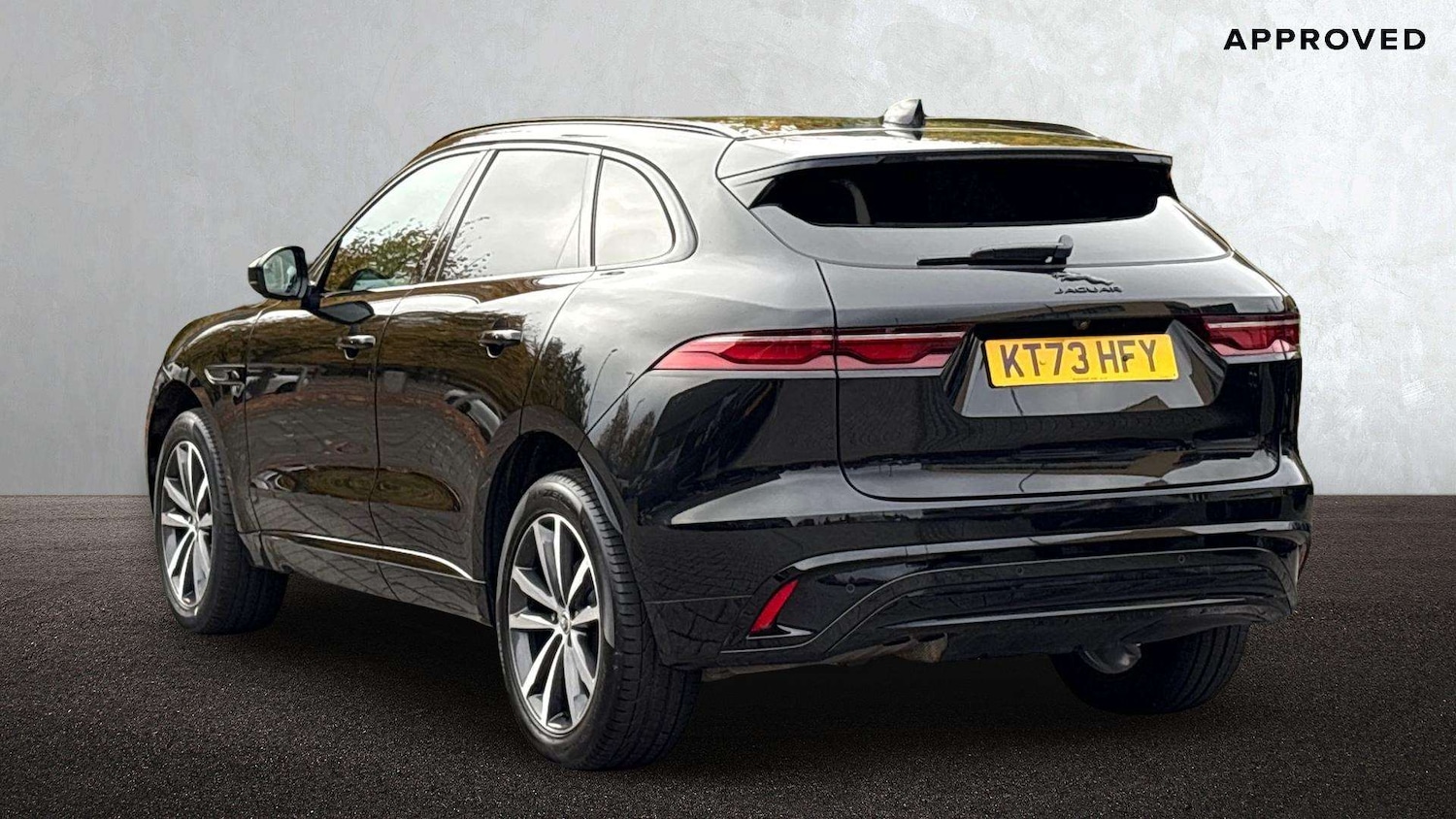 Used Jaguar F-Pace 2023 for sale - 77011208: Photo 2