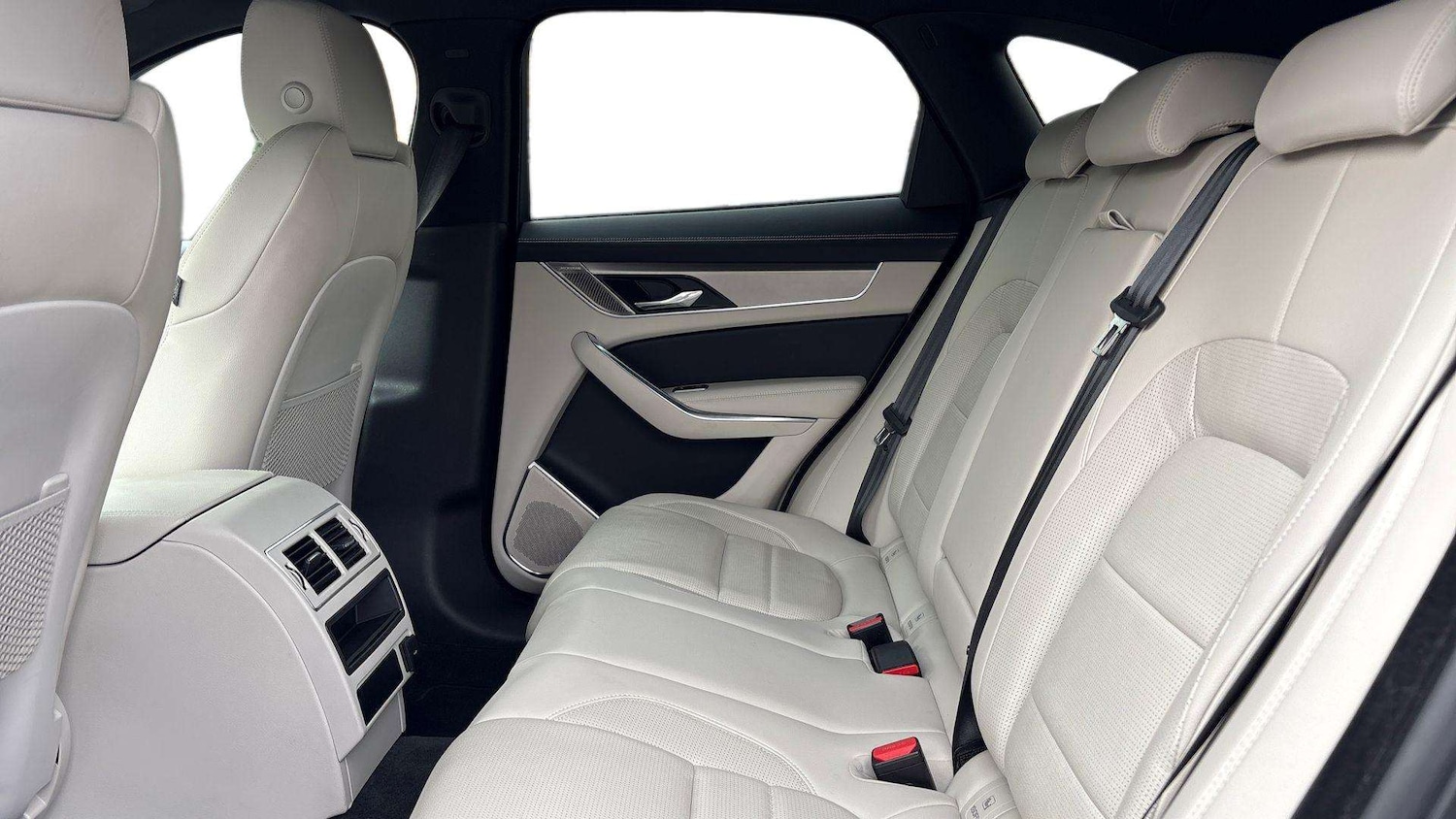 Used Jaguar F-Pace 2023 for sale - 77011208: Photo 4