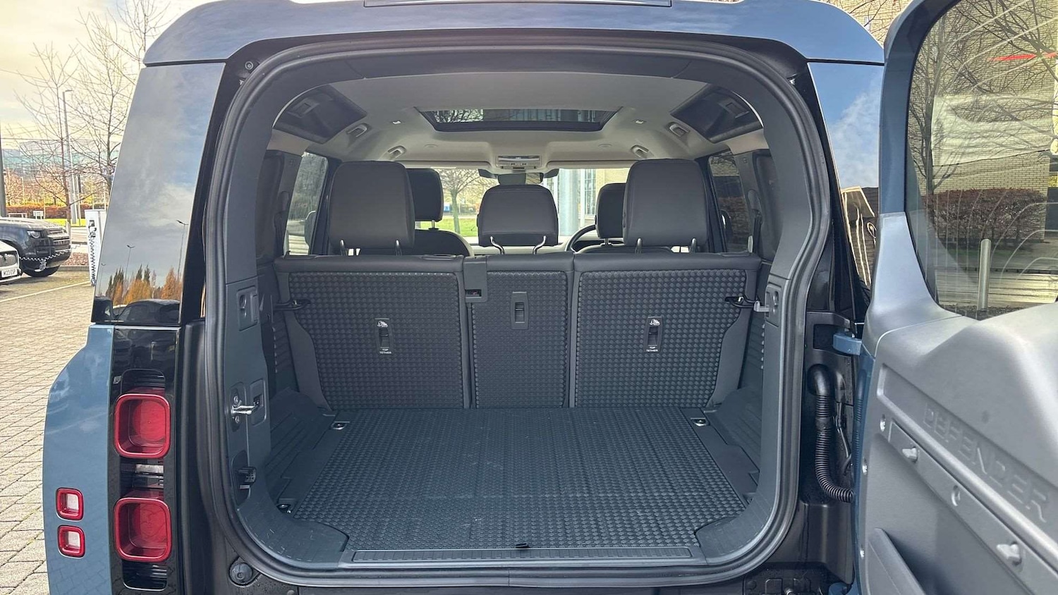 Used Land Rover Defender 2023 for sale - 76718249: Photo 10