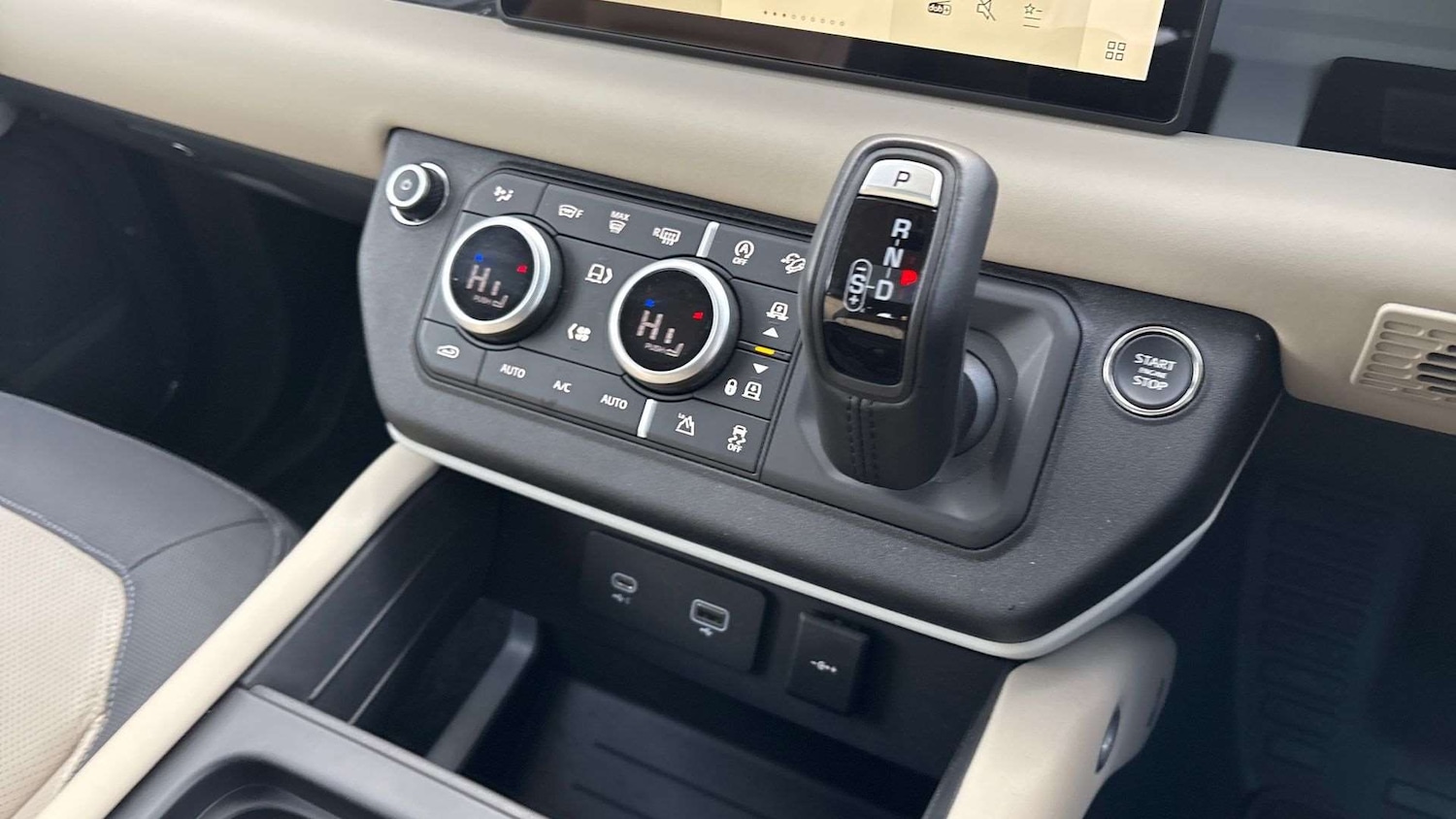 Used Land Rover Defender 2023 for sale - 76718249: Photo 13