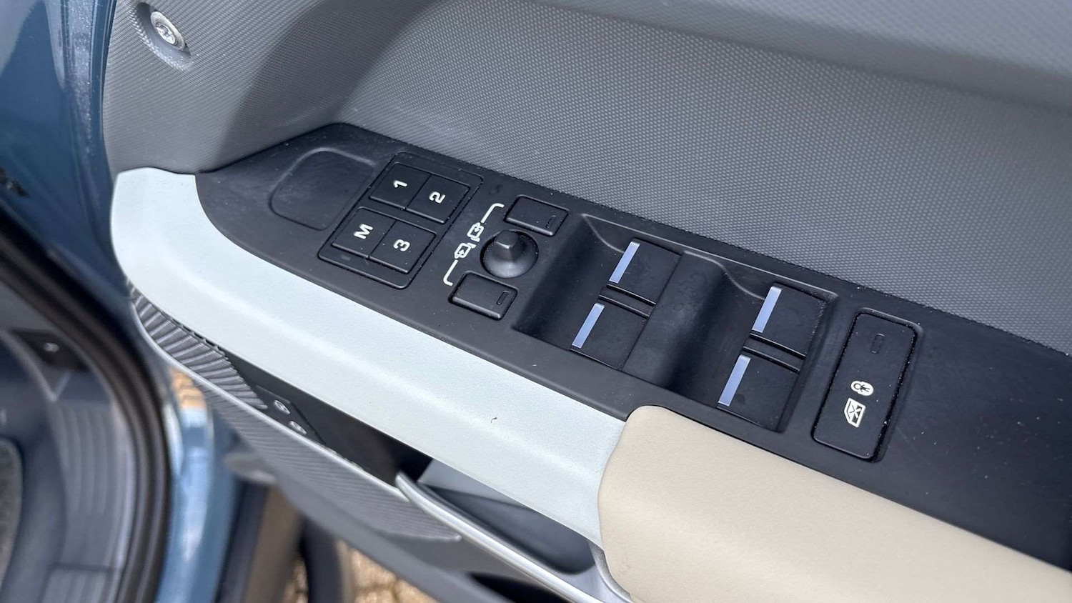 Used Land Rover Defender 2023 for sale - 76718249: Photo 25