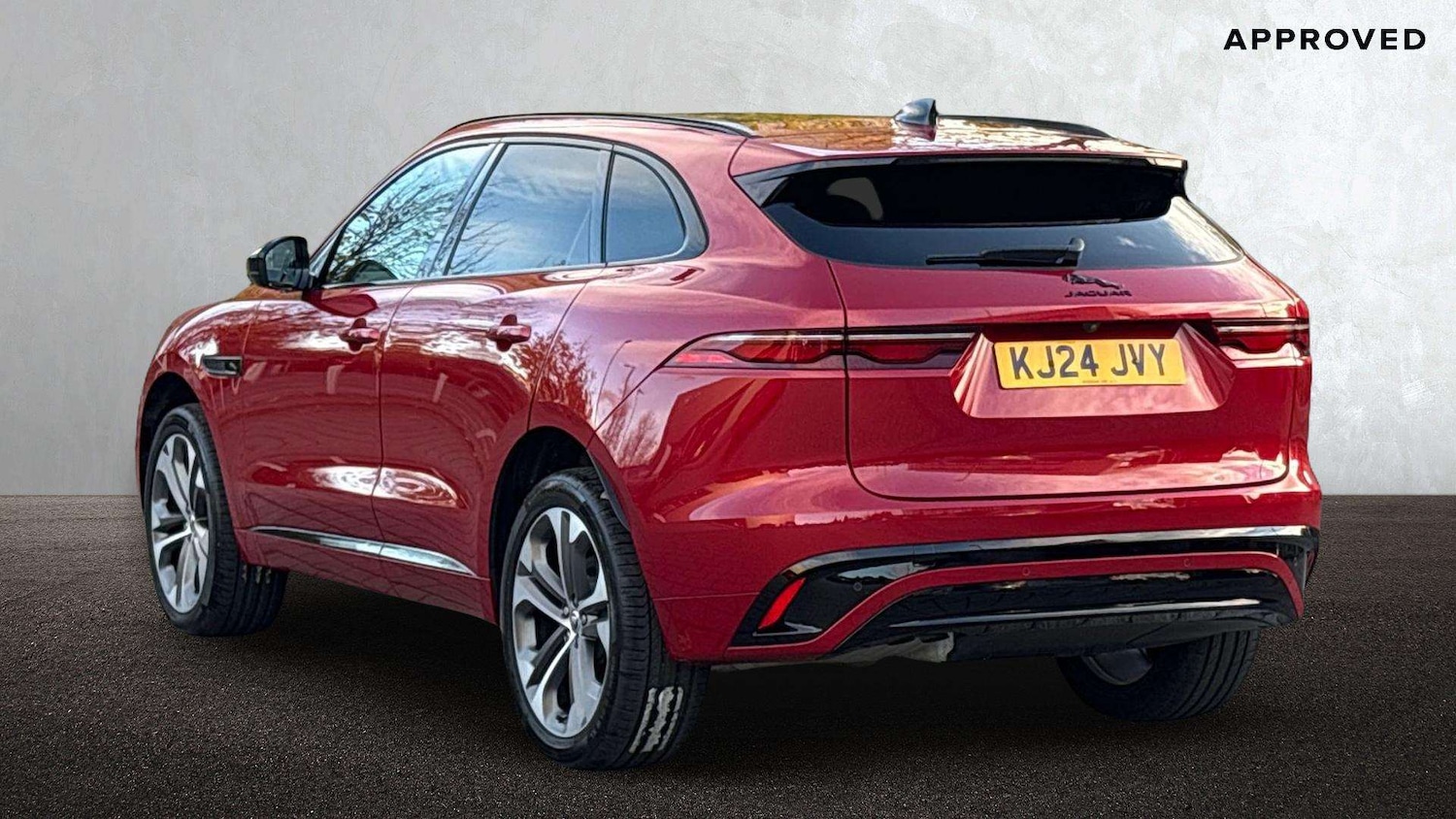Used Jaguar F-Pace 2024 for sale - 76362598: Photo 2