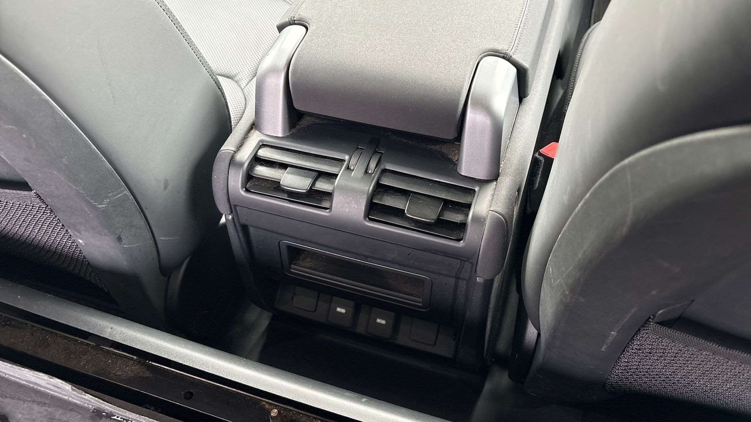 Used Land Rover Defender 90 2023 for sale - 77103173: Photo 18