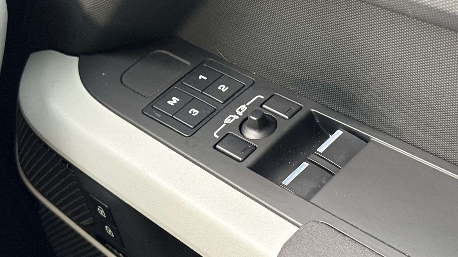 Used Land Rover Defender 90 2023 for sale - 77103173: Photo 24