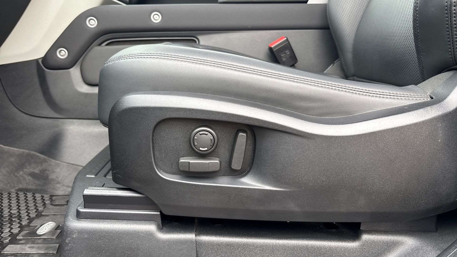 Used Land Rover Defender 90 2023 for sale - 77103173: Photo 26