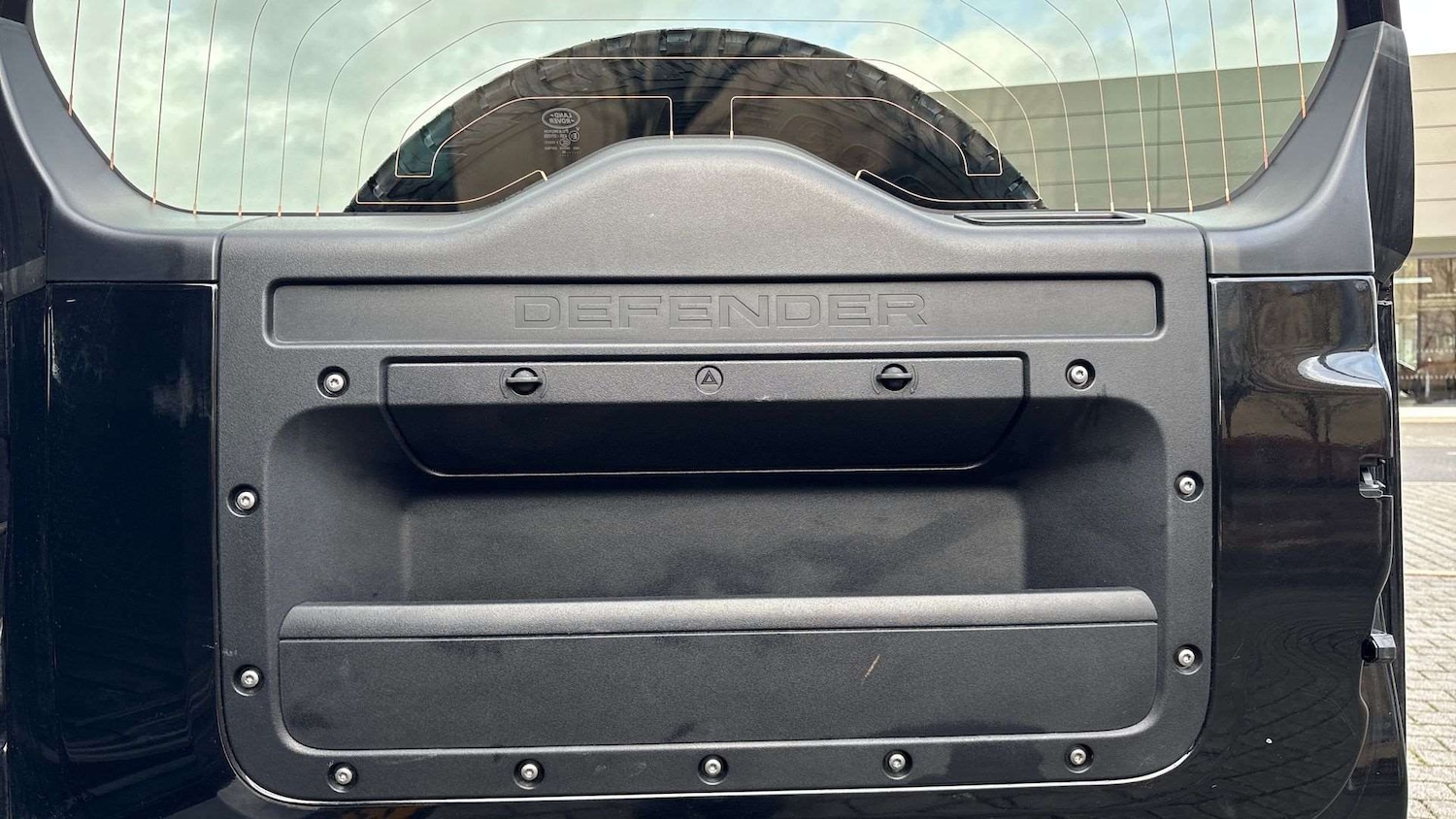 Used Land Rover Defender 90 2023 for sale - 77103173: Photo 32