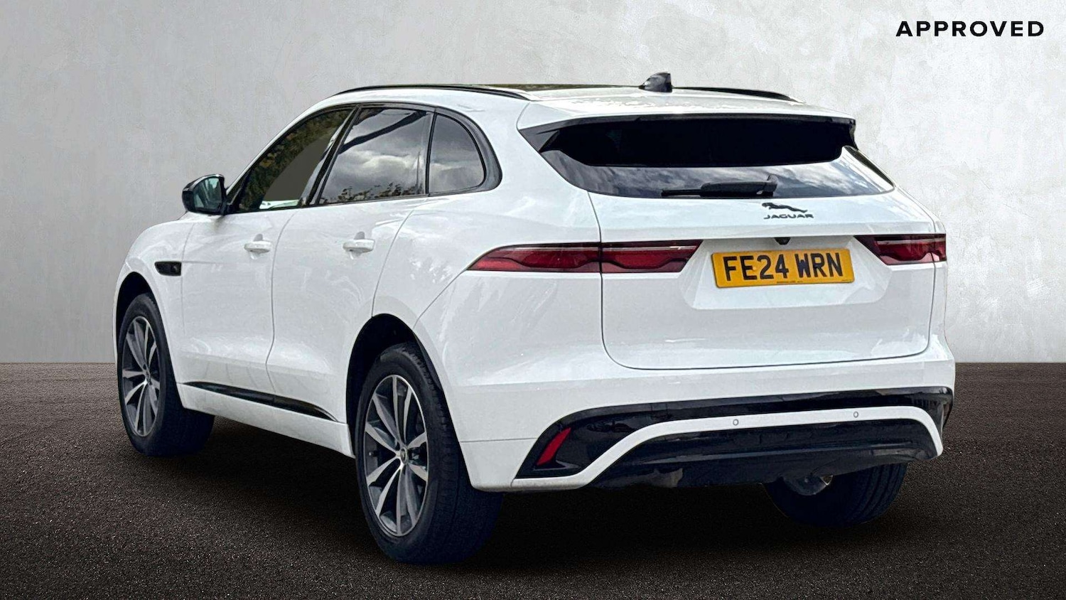 Used Jaguar F-Pace 2024 for sale - 76100619: Photo 2