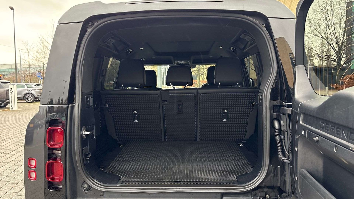 Used Land Rover Defender 2023 for sale - 76761075: Photo 10