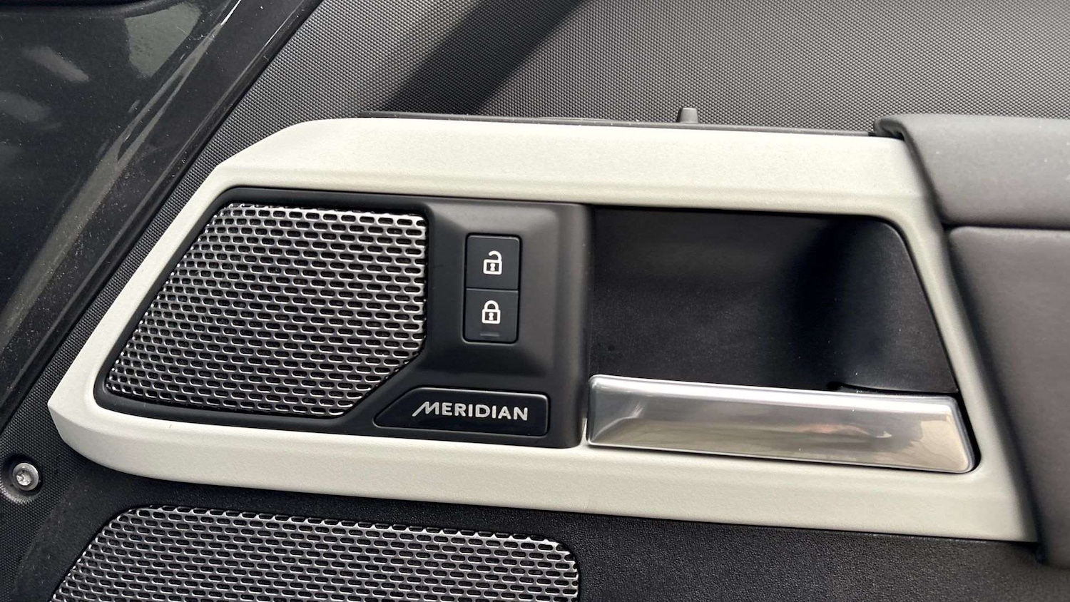 Used Land Rover Defender 2023 for sale - 76761075: Photo 24