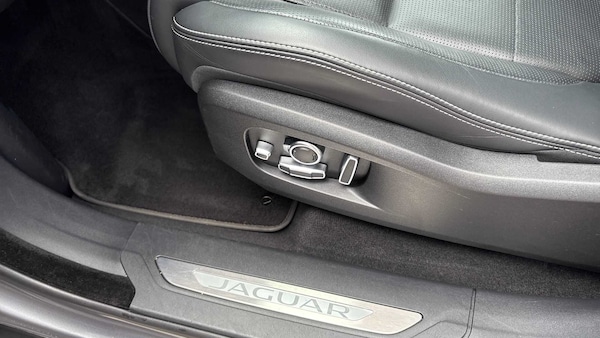 Used Jaguar F-Pace for sale - 75711048: Photo 34