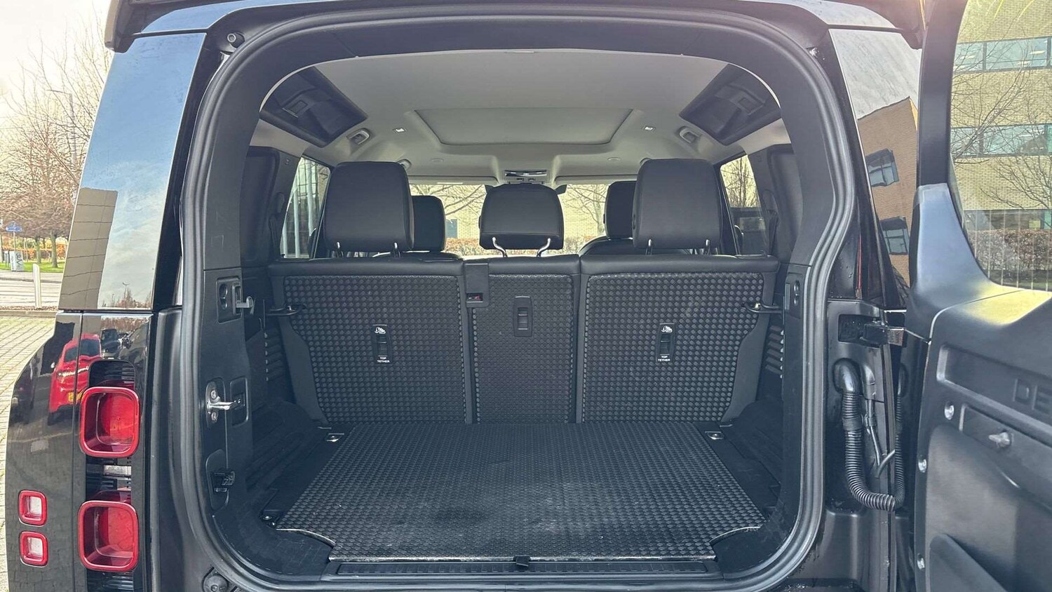 Used Land Rover Defender 2024 for sale - 76435728: Photo 10