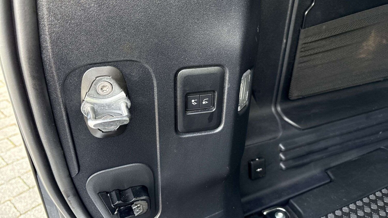 Used Land Rover Defender 2024 for sale - 76435728: Photo 33