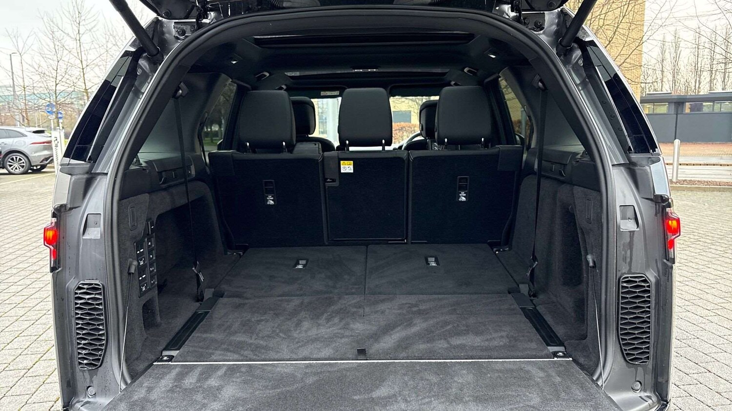 Used Land Rover Discovery 2024 for sale - 77011181: Photo 10