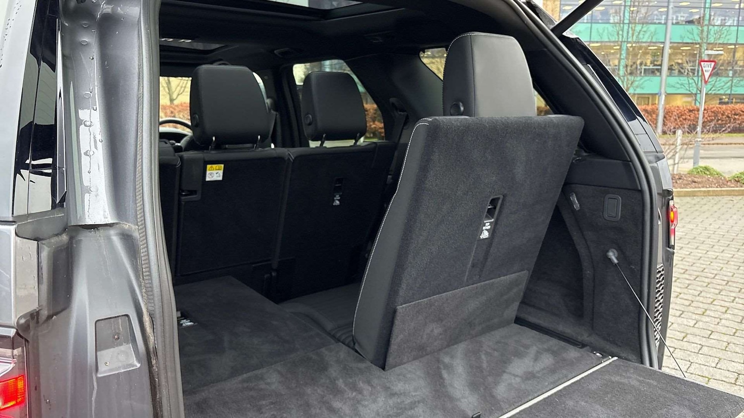 Used Land Rover Discovery 2024 for sale - 77011181: Photo 32